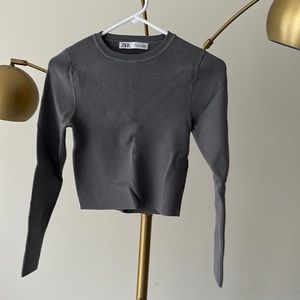 Zara cropped long sleeves grey tops